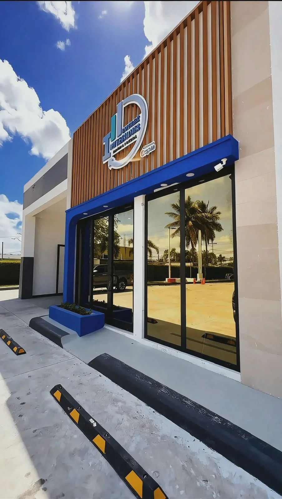 Casa de Cambio Inversiones Daneris | Carpintería de Aluminio Eurolux